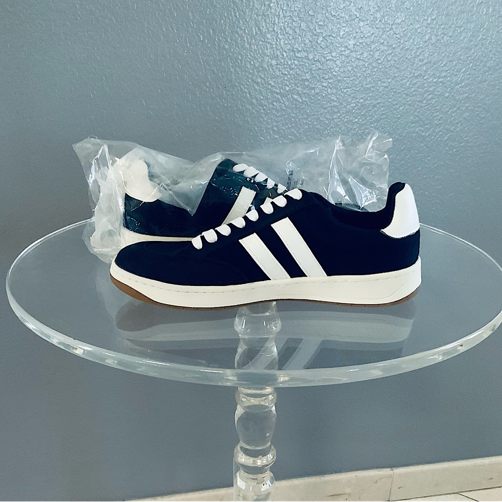 Navy blue Sneakers. - Picture 6 of 12